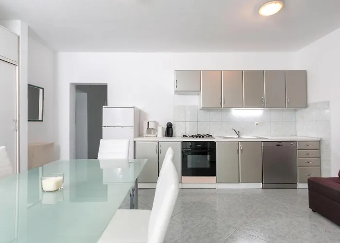Appartamento In With Kitchen *