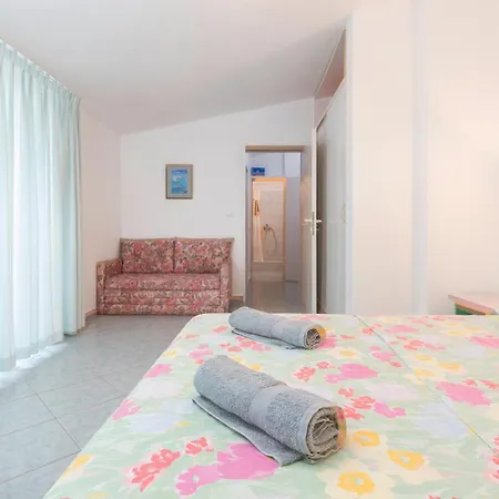 Lejlighed In With Kitchen