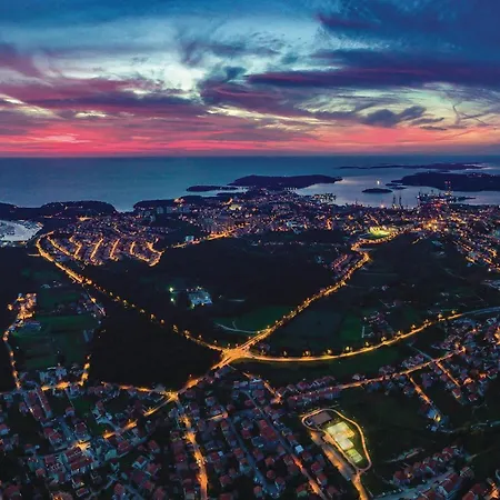 Lejlighed In With Kitchen *