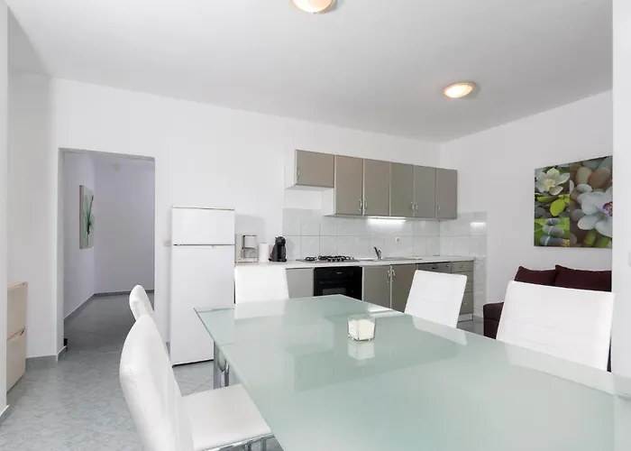 In With Kitchen Štinjan