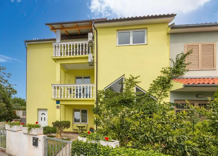 In With Kitchen Lejlighed Štinjan