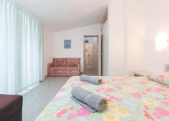 Lejlighed In With Kitchen