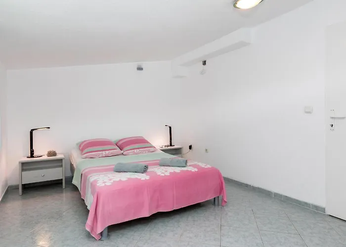 In With Kitchen Lejlighed Štinjan